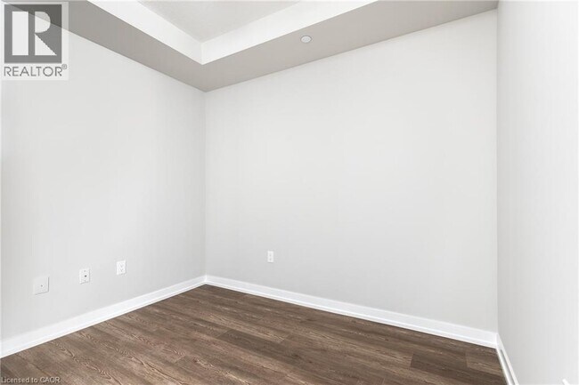Photo - 870 Queenston Rd Unit 304