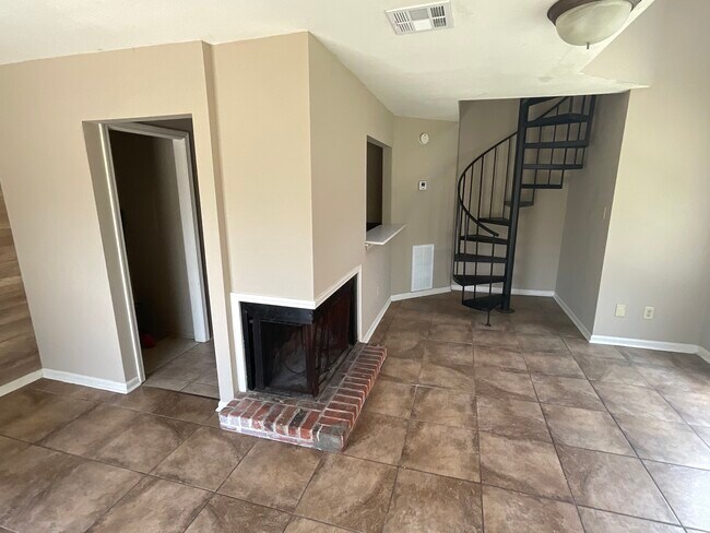 Photo - 107 Coulee Dr Unit D