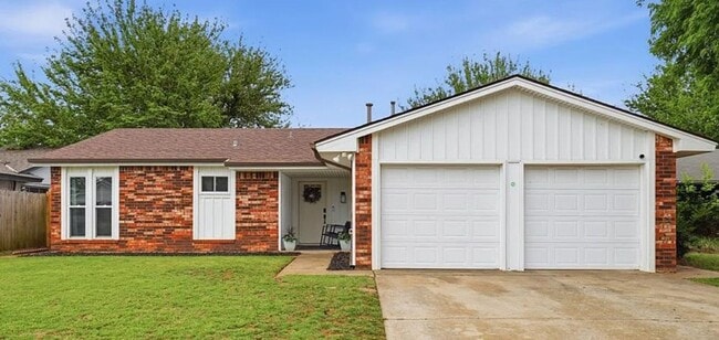 Building Photo - Updated 3 Bed, 2 Bath Home in Yukon – Mustang Schools!