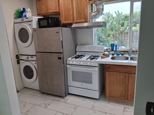 Kitchen - 10525 Clarkson Rd