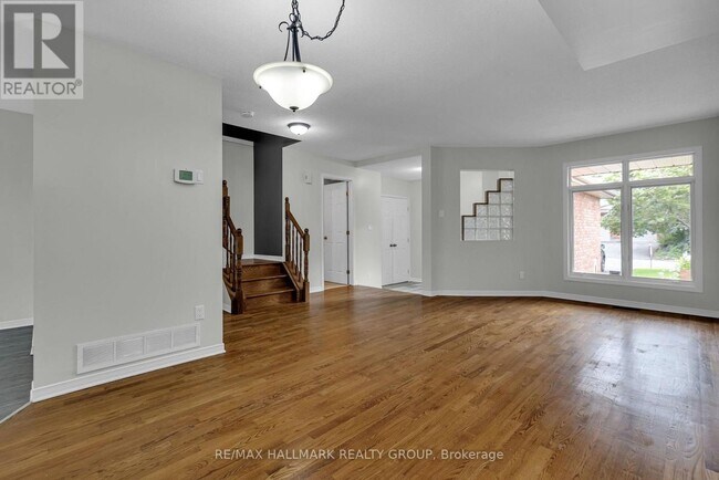 Photo - 146 College Cir