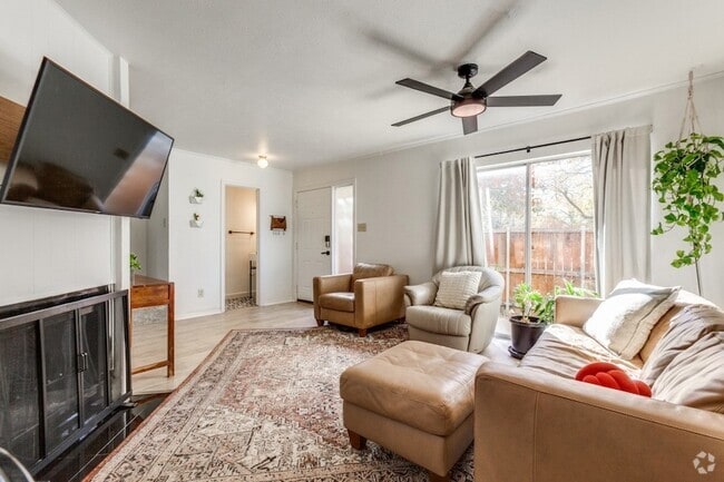 Building Photo - 2606 Custer Pkwy Rental