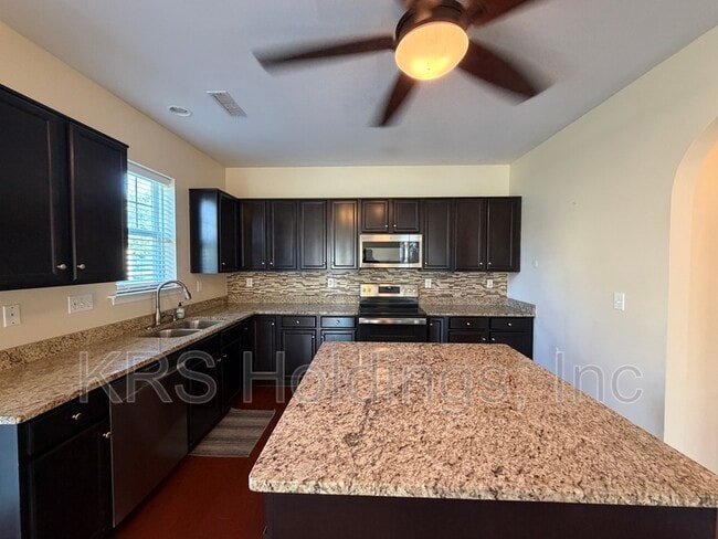Photo - 13 Hampshire Glen Pkwy