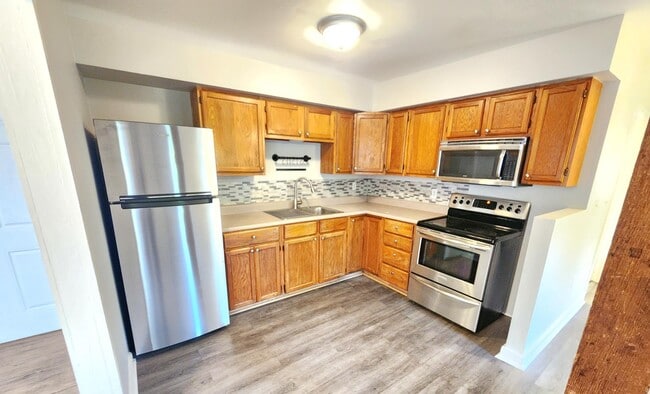 Photo - 2565 Third St