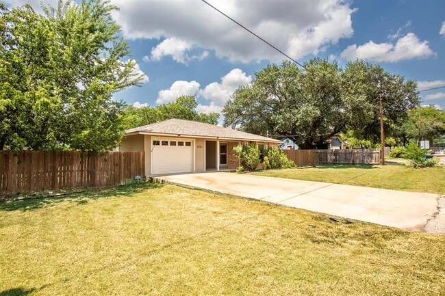 Photo - 2701 Peach Tree Ln