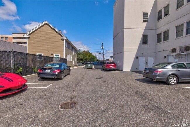 Building Photo - 157-161-161 Post Ave Rental