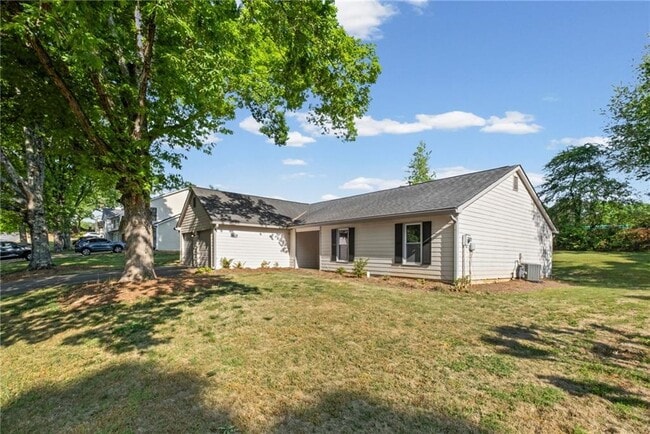 Photo - 1194 Meadow Oaks Dr NW