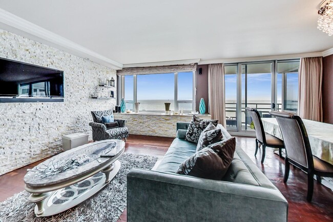 Building Photo - 1300 N Lake Shore Dr Unit 10B Rental