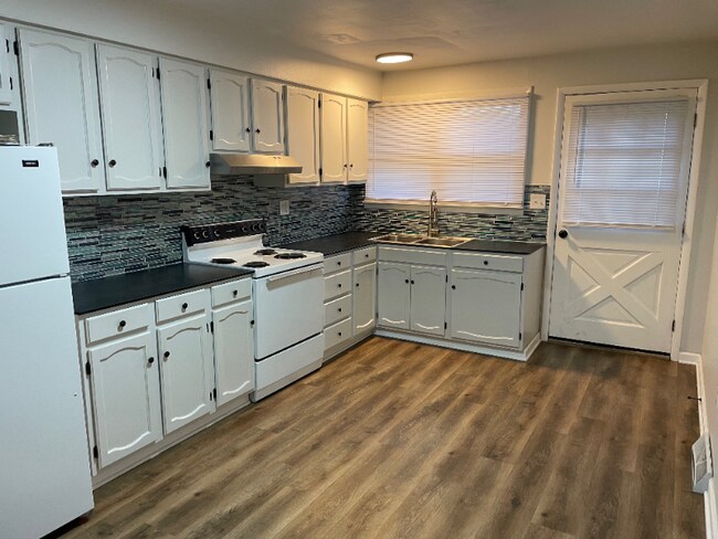 Photo - 904 N Indiana Ave Apartment Unit A