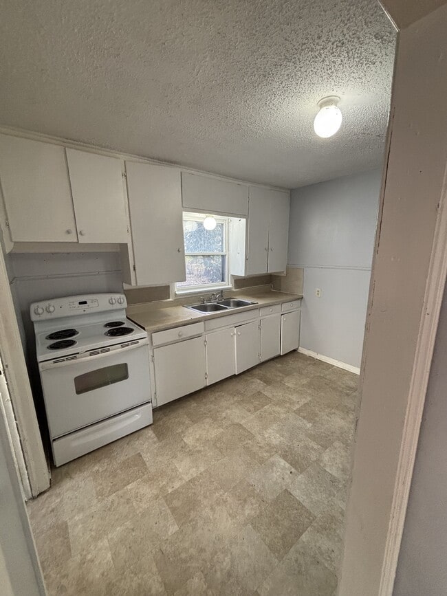 Photo - 1912 N Grove St