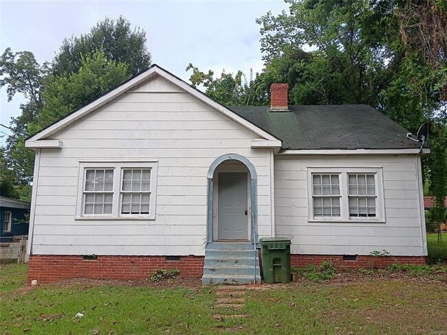 Building Photo - 446 Heustess St