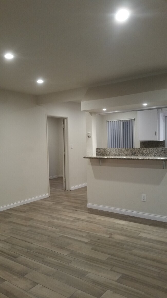 Viviendo - 25452 Cole St Unidad Cole Street