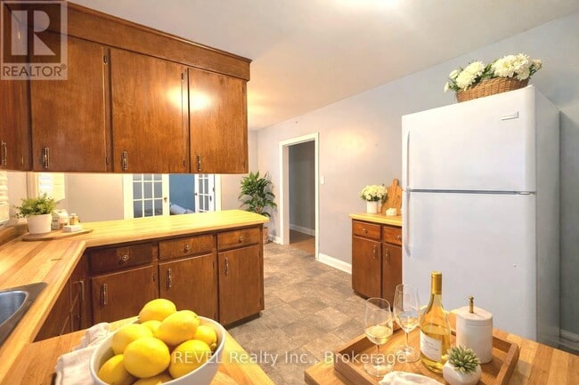 Photo - 63 Thompson Ave