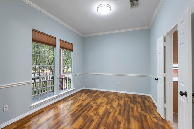 Photo - 6 E Cottage Green St