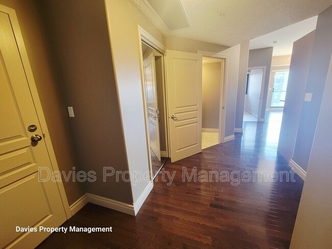 Photo - 10319-10111 111 St NW Unit #508