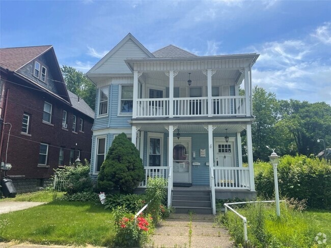 Building Photo - 935 W 9th St Rental