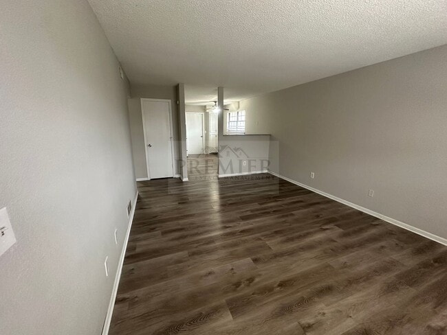 Photo - 302 W Montgomery St Unidad 302-4