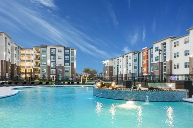 Edge pool area