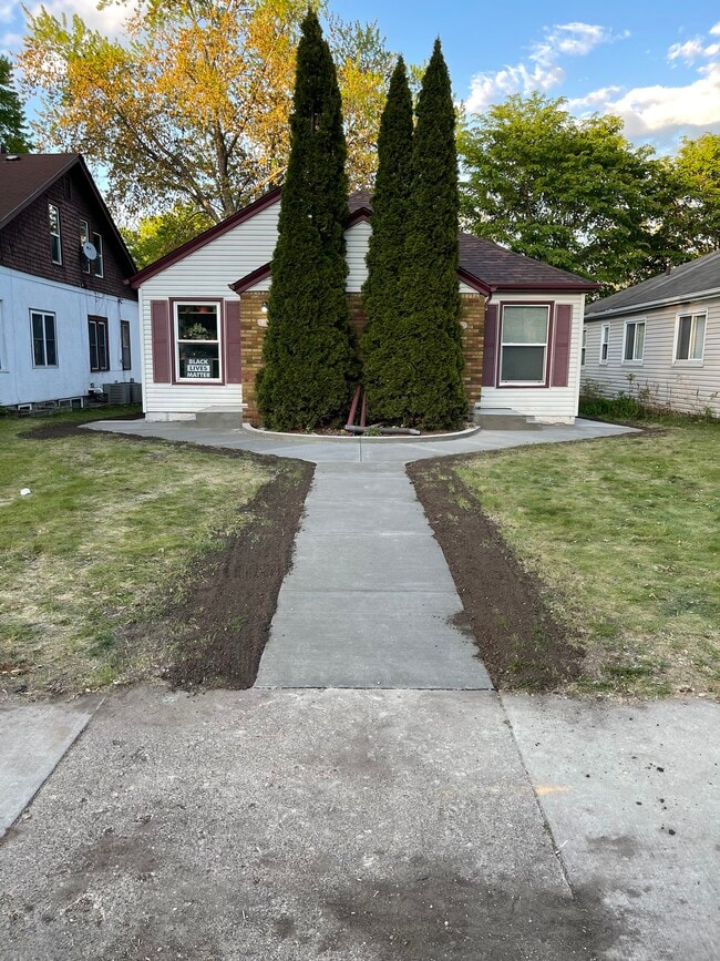 Building Photo - 4527 Minnehaha Ave