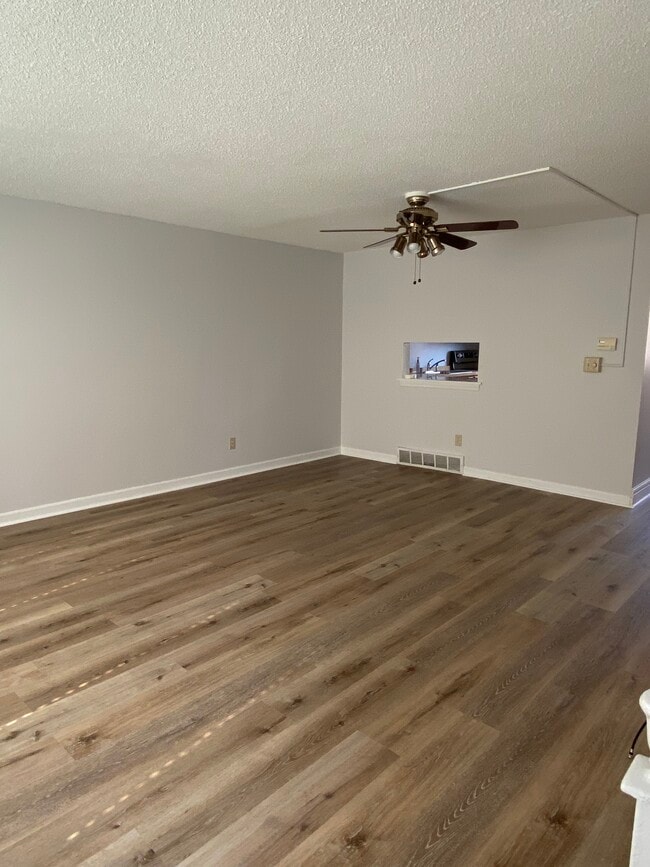 Photo - 17 Stoneledge Ct