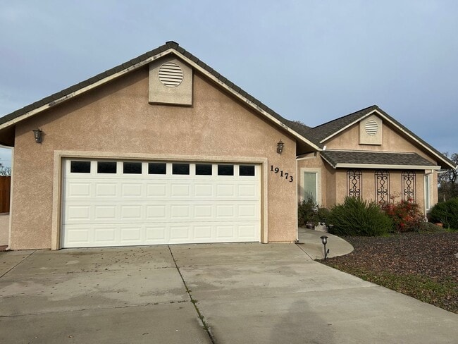 Building Photo - Comfortable 3-Bedroom Home in Gated Cottonwood Community