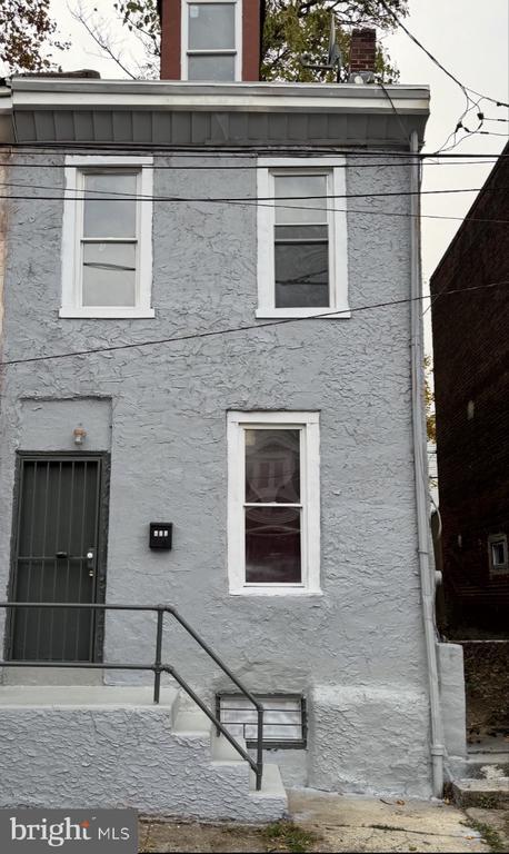 Building Photo - 269 E Sharpnack St