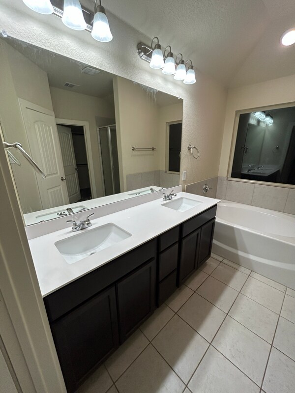 Photo - 1013 Larch Ln