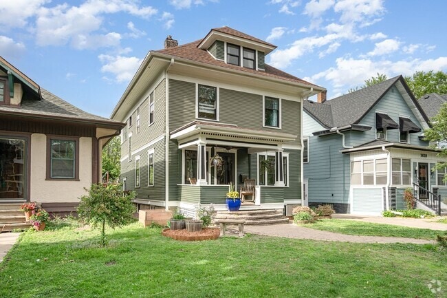 Building Photo - Spacious 4BR/2BA Single-Family Home in Mer...