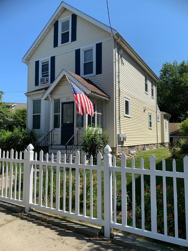 Front of House - 214 Spring St Unit 2