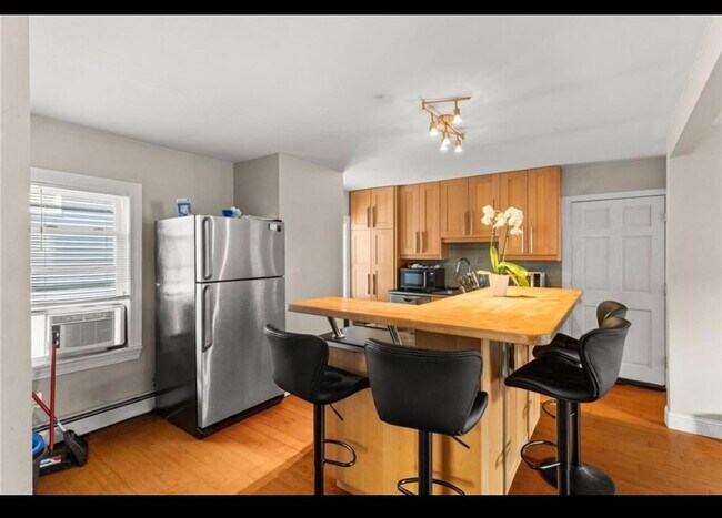 211 Carpenter St Unit 3