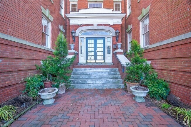 Building Photo - DOWNTOWN AREA Rental