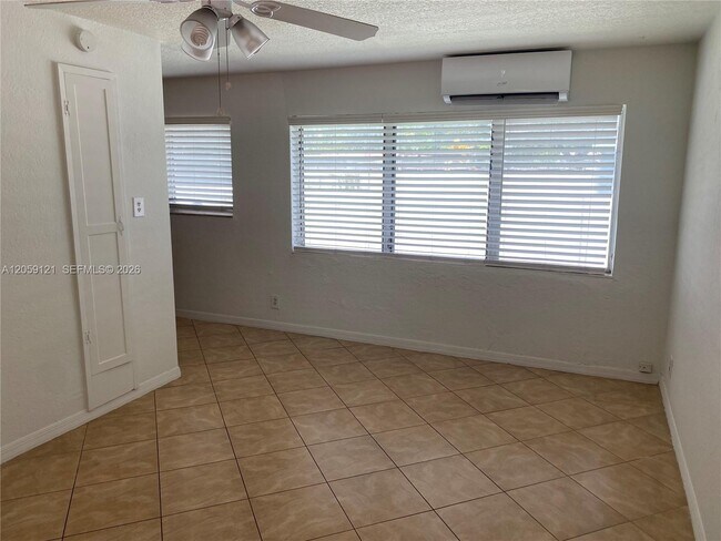 5616 Arthur St Unit South
