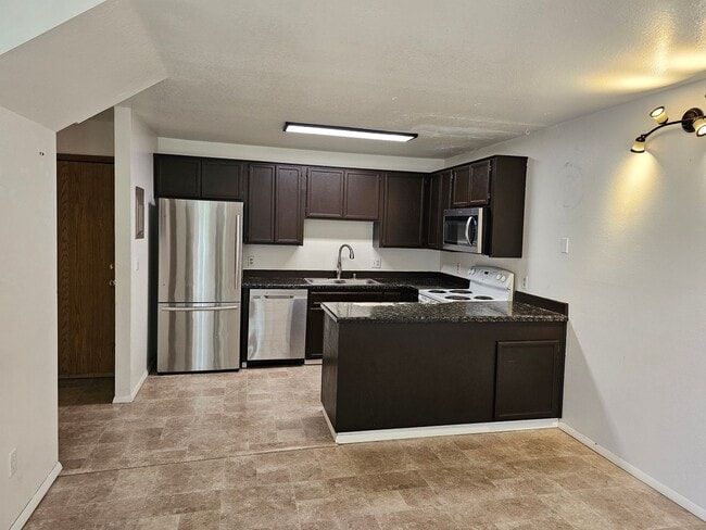 Building Photo - 2806 S Barnette St Unit Apt 3