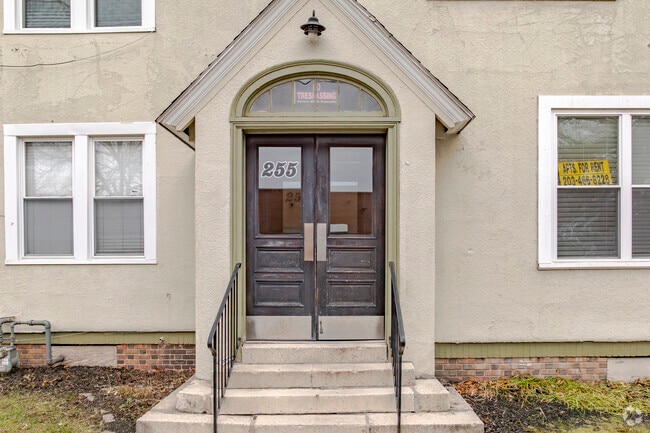 255 Ellsworth Ave - Main Entrance - 255 Ellsworth Ave