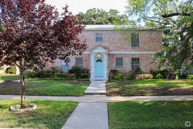 Building Photo - 331-er Unit 331 E Rosewood (Lower ) Rental