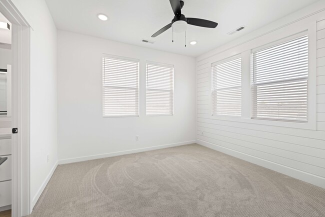 Building Photo - 4114 Hill Ln