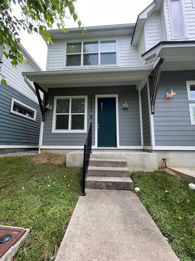 Incredible 2 Bedroom 2.5 Bath Townhome wit... - Incredible 2 Bedroom 2.5 Bath Townhome wit...
