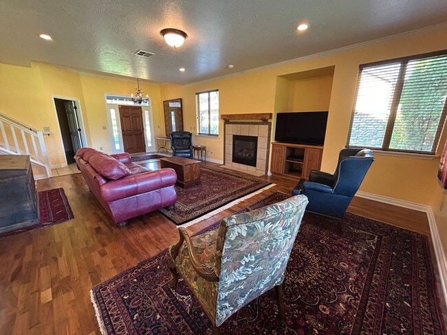 Photo - Gorgeous 4 Bedroom in Desirable East Misso...