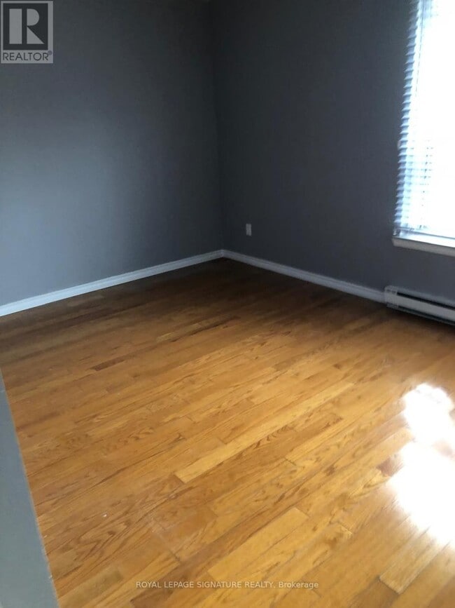 Photo - 608 Gerrard St E