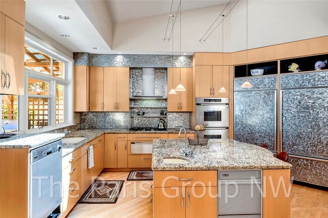 Photo - Extraordinary Custom Enatai Home *4min to ...