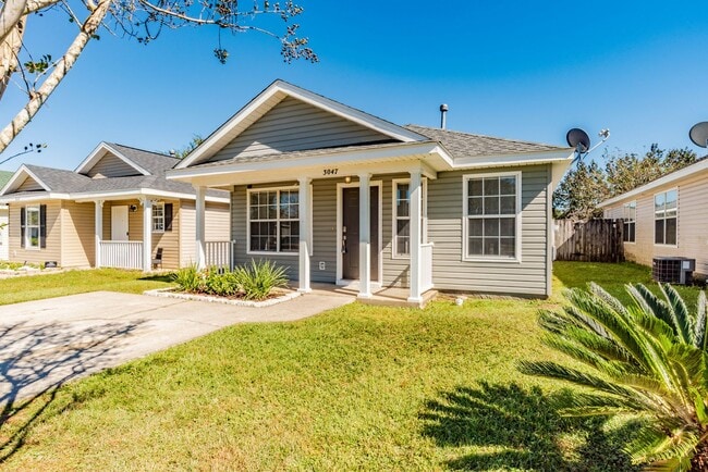 Photo - Well-maintained cottage home in Bellview