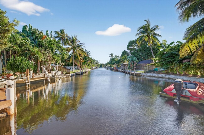 Building Photo - 1570 NE 30th Pl