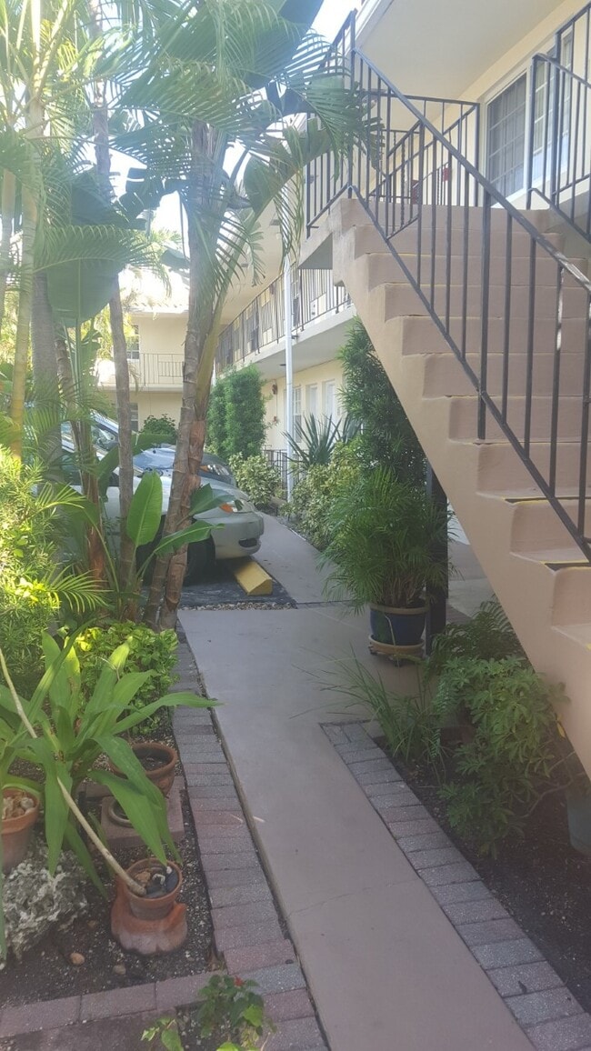 345 Michigan Ave Unit 24