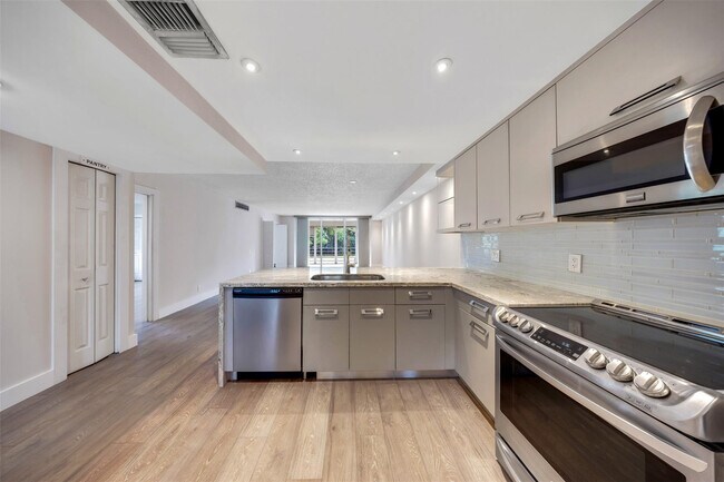 Photo - 800 E Cypress Ln Unit 206