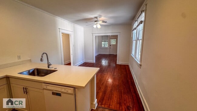 Photo - 5bd/2ba Near Campus and Broadway!