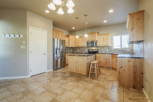 Photo - 382 Rosemary Way