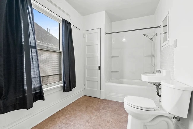 Photo - 1027 W Maxwell Ave Unit 2