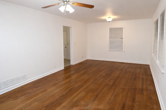 Photo - 322 Roberts St
