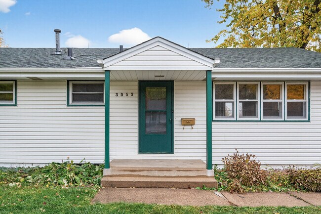 Photo - 3953 Arthur St NE