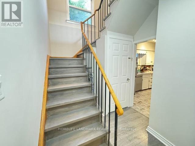 Photo - 166 Chaplin Crescent